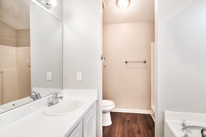 1,865/Mo, 513 Bentley Way McDonough, GA 30253 Main Bathroom View 2