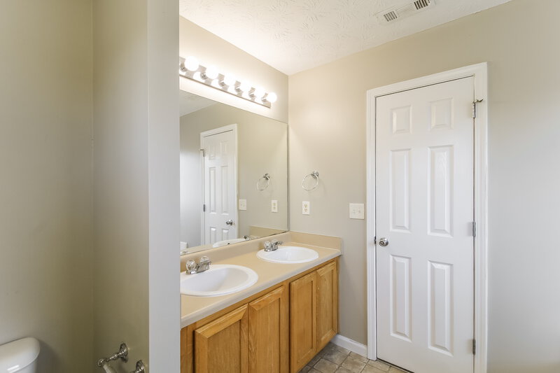 1,855/Mo, 465 Cathedral Dr McDonough, GA 30253 Main Bathroom View