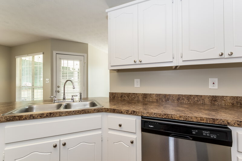 1,585/Mo, 2157 Kellington Dr McDonough, GA 30253 Kitchen View 2