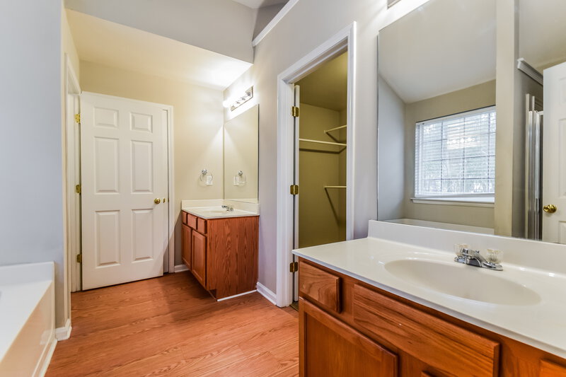 3,400/Mo, 554 S Fortune Way Dallas, GA 30157 Main Bathroom View