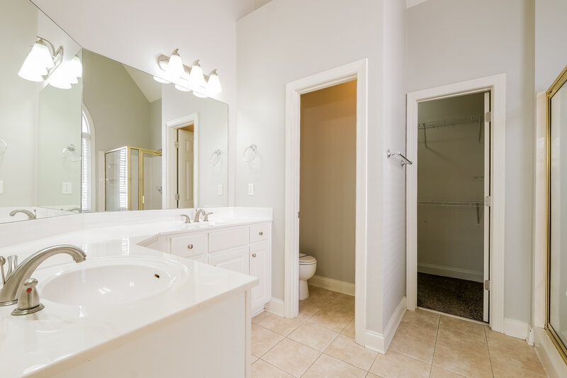 2,400/Mo, 5685 Eagles Watch Douglasville, GA 30135 Main Bathroom View