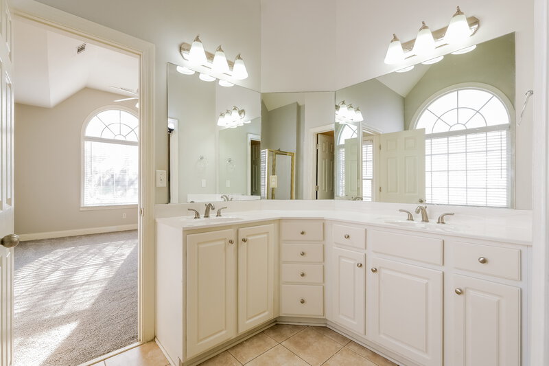 2,400/Mo, 5685 Eagles Watch Douglasville, GA 30135 Main Bathroom View 2