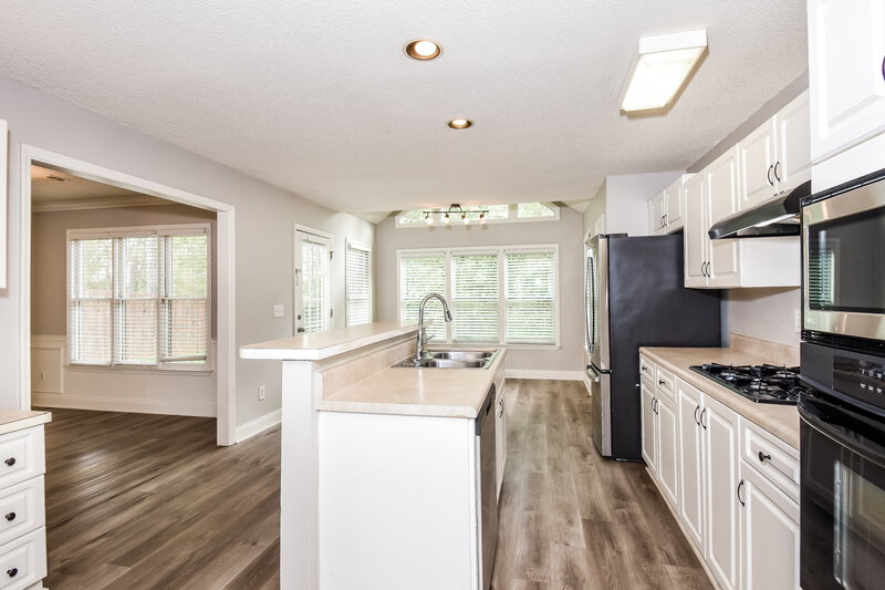 2,505/Mo, 4908 Heards Forest Dr NW Acworth, GA 30102 Kitchen View 2