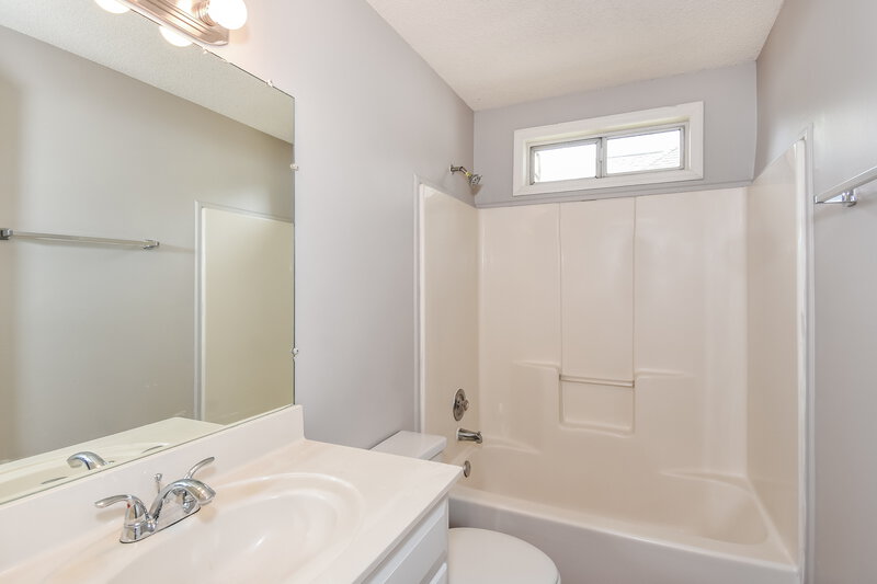 2,505/Mo, 4908 Heards Forest Dr NW Acworth, GA 30102 Bathroom View