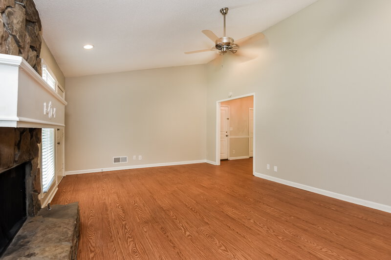 1,970/Mo, 153 Drury Ln NE Kennesaw, GA 30144 Living Room View 3