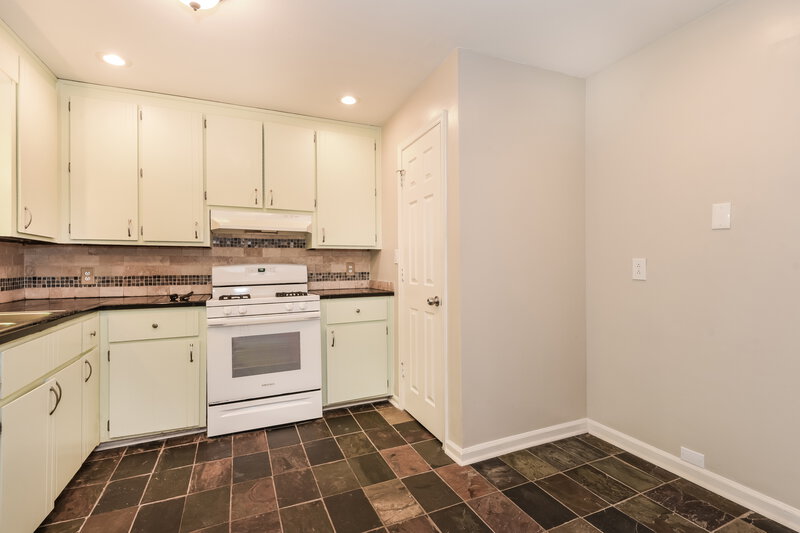1,970/Mo, 153 Drury Ln NE Kennesaw, GA 30144 Kitchen View 2