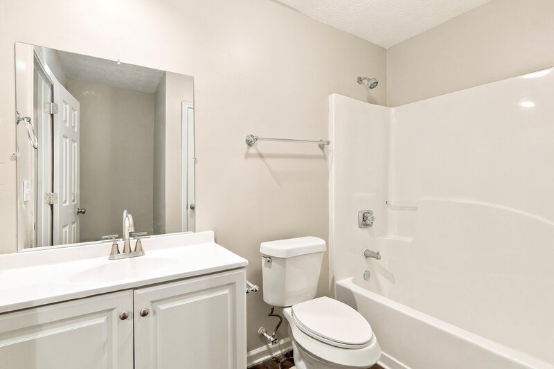 2,285/Mo, 3048 Jonathan Ct Snellville, GA 30039 Primary Bathroom View