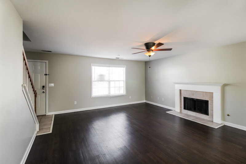2,990/Mo, 854 Langley View Ct Loganville, GA 30052 Living Room View 2