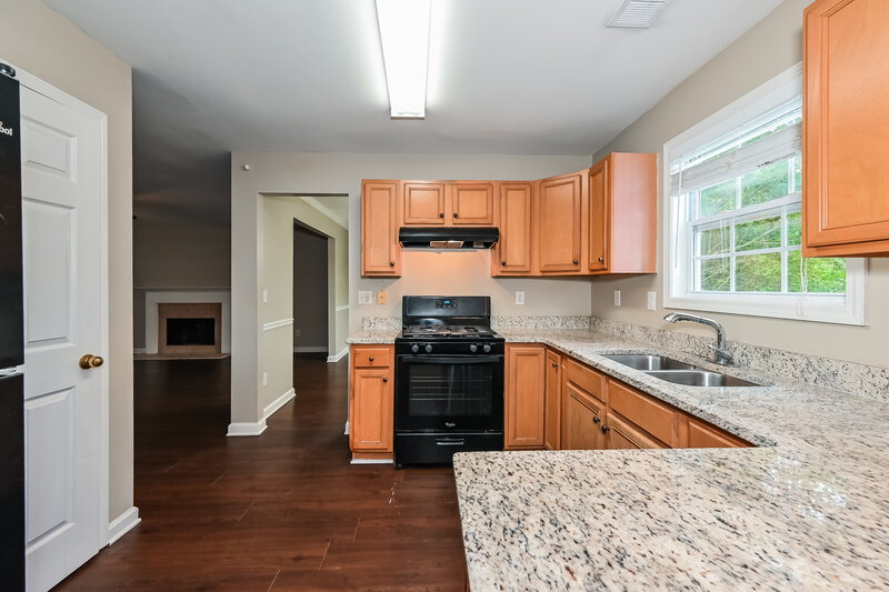 2,075/Mo, 854 Langley View Ct Loganville, GA 30052 Kitchen View 2