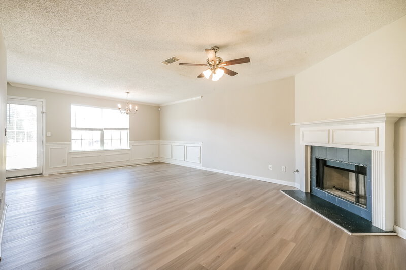 2,040/Mo, 1883 Roble Dr College Park, GA 30349 Living Room View 2