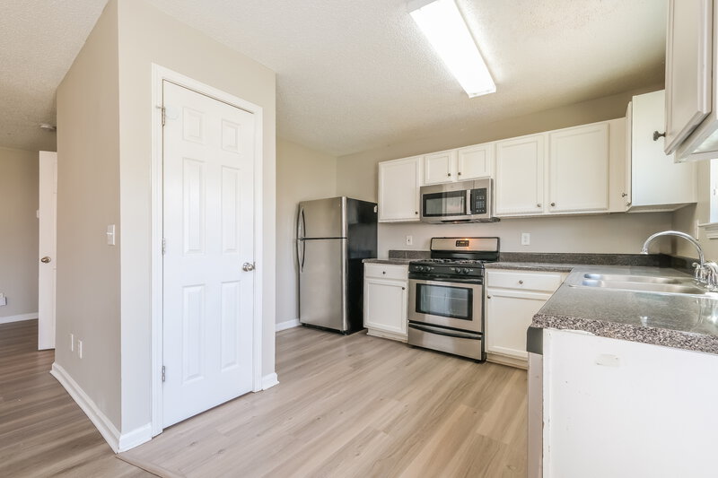 2,040/Mo, 1883 Roble Dr College Park, GA 30349 Kitchen View