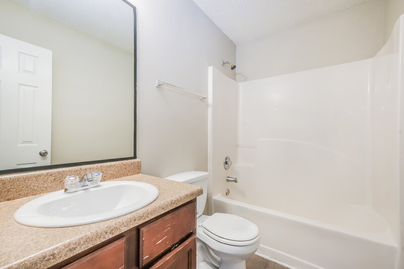 2,040/Mo, 1883 Roble Dr College Park, GA 30349 Bathroom View