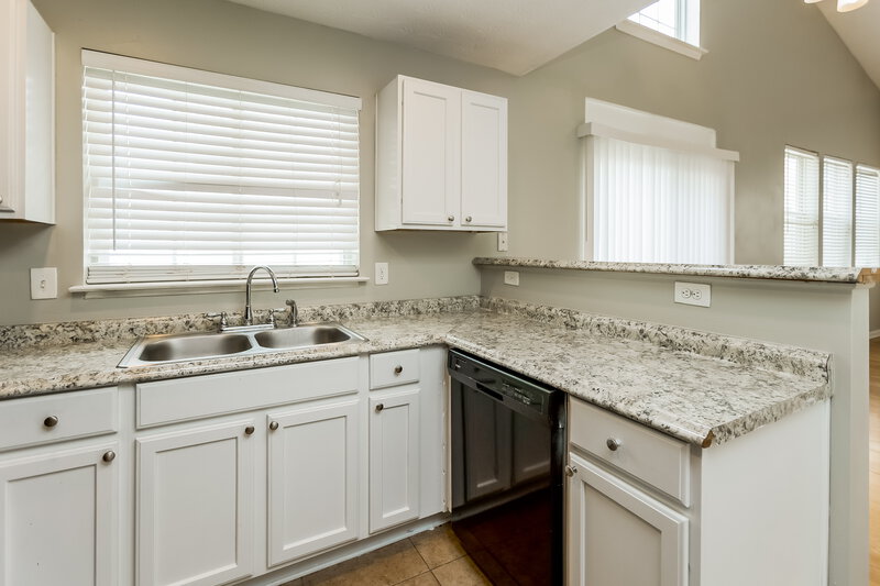 1,900/Mo, 652 Windcroft Cir NW Acworth, GA 30101 Kitchen View