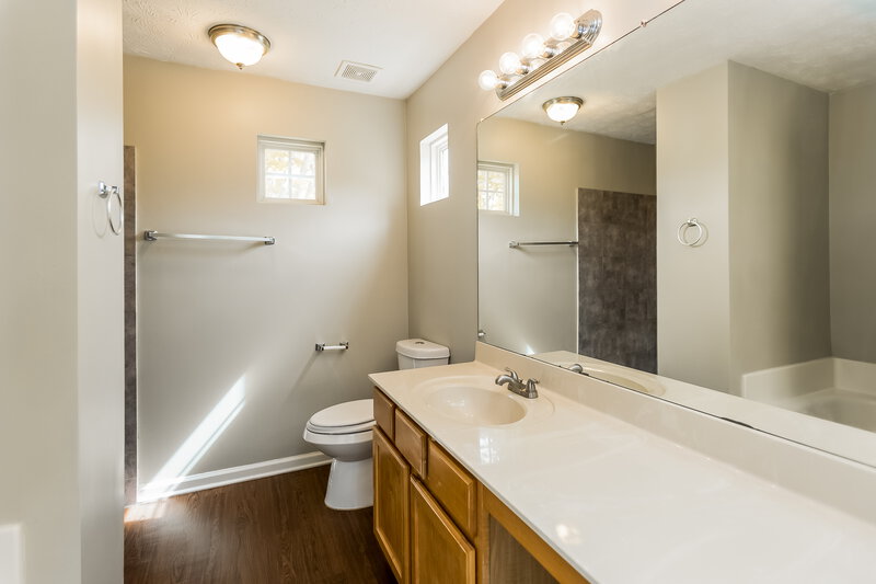 1,900/Mo, 652 Windcroft Cir NW Acworth, GA 30101 Main Bathroom View