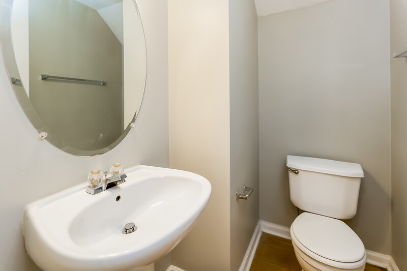 1,900/Mo, 652 Windcroft Cir NW Acworth, GA 30101 Bathroom View