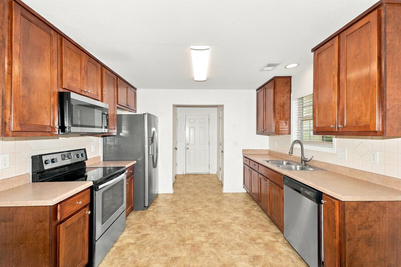 2,040/Mo, 3102 Delaware Loop McDonough, GA 30252 Kitchen View 2