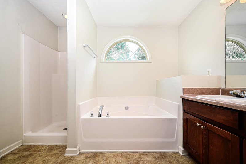 2,920/Mo, 3102 Delaware Loop McDonough, GA 30252 Main Bathroom View
