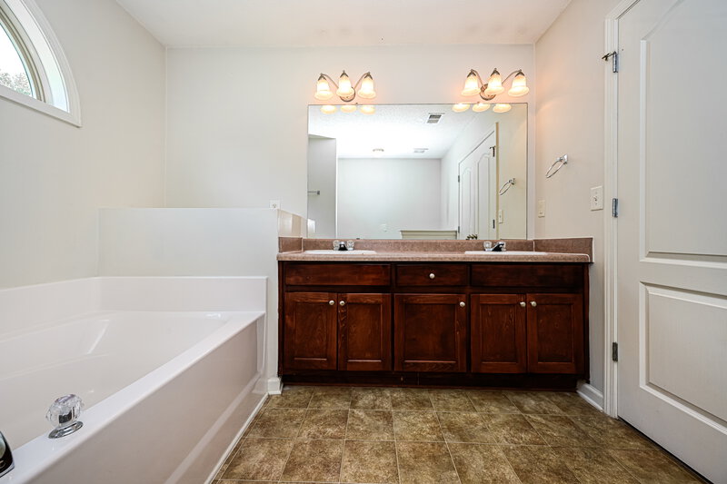 2,920/Mo, 3102 Delaware Loop McDonough, GA 30252 Main Bathroom View 2