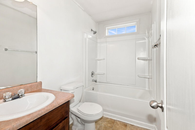 2,040/Mo, 3102 Delaware Loop McDonough, GA 30252 Bathroom View