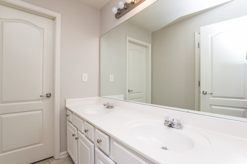 2,610/Mo, 494 Strawberry Walk Loganville, GA 30052 Bathroom View
