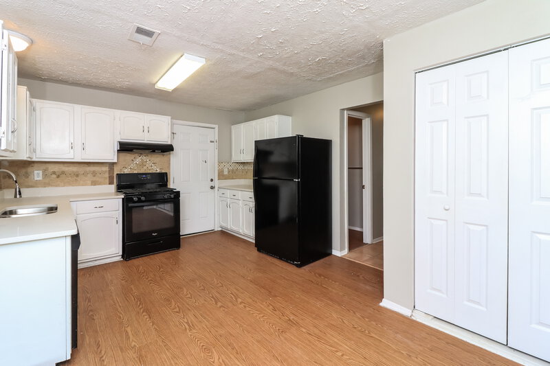 1,870/Mo, 1630 Carrie Spgs NW Kennesaw, GA 30144 Kitchen View 3