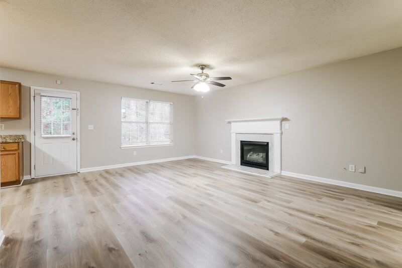 2,430/Mo, 1013 Saint Augustine Pkwy Locust Grove, GA 30248 Living Room View 2