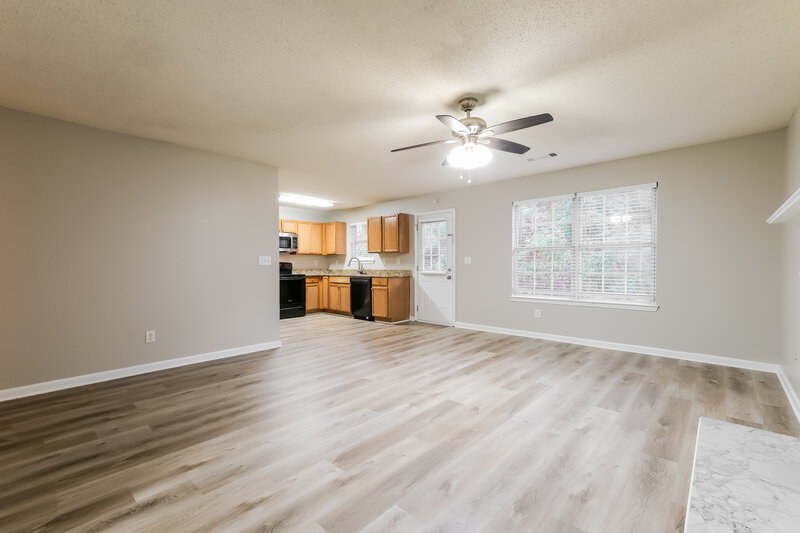 2,430/Mo, 1013 Saint Augustine Pkwy Locust Grove, GA 30248 Living Room View 3