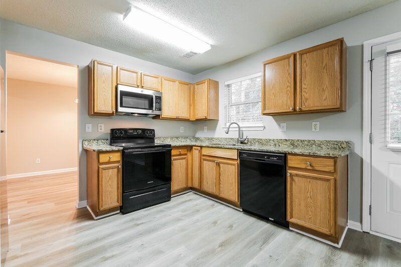 2,430/Mo, 1013 Saint Augustine Pkwy Locust Grove, GA 30248 Kitchen View