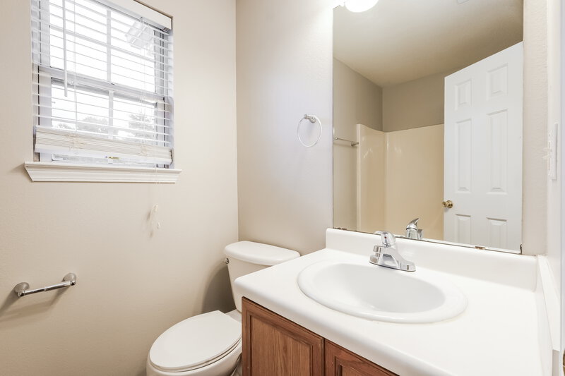 2,430/Mo, 1013 Saint Augustine Pkwy Locust Grove, GA 30248 Bathroom View