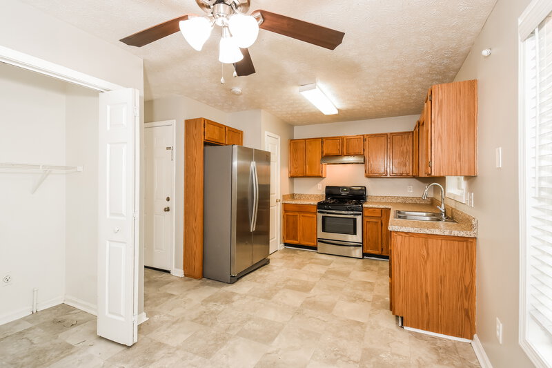 2,075/Mo, 2580 Candler Way SW Marietta, GA 30064 Kitchen View