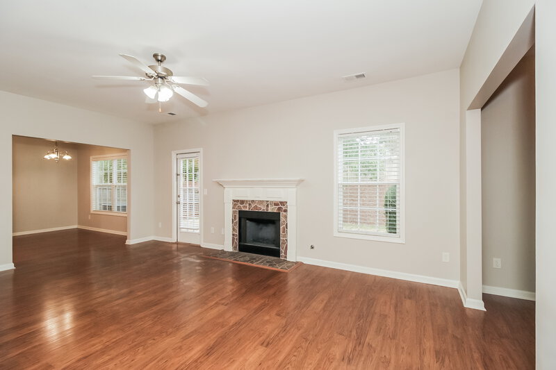 2,990/Mo, 130 Brookvalley Crossing Dallas, GA 30157 Living Room View