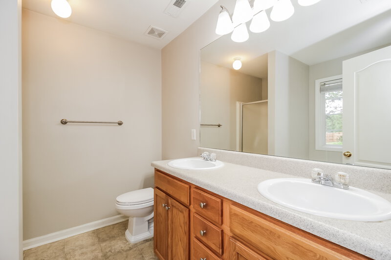 2,990/Mo, 130 Brookvalley Crossing Dallas, GA 30157 Main Bathroom View