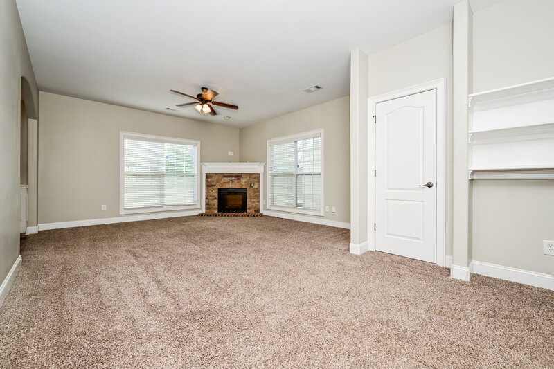 3,100/Mo, 205 Swem Ct McDonough, GA 30253 Living Room View