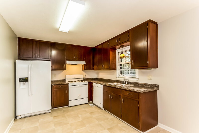 1,655/Mo, 91 Hearthstone Dr S Newnan, GA 30263 Kitchen View