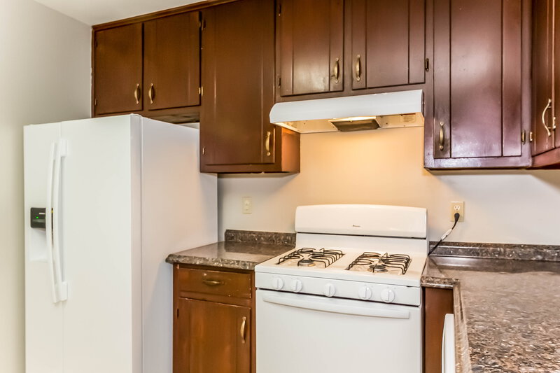 1,655/Mo, 91 Hearthstone Dr S Newnan, GA 30263 Kitchen View 2