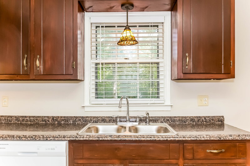 1,655/Mo, 91 Hearthstone Dr S Newnan, GA 30263 Kitchen View 3