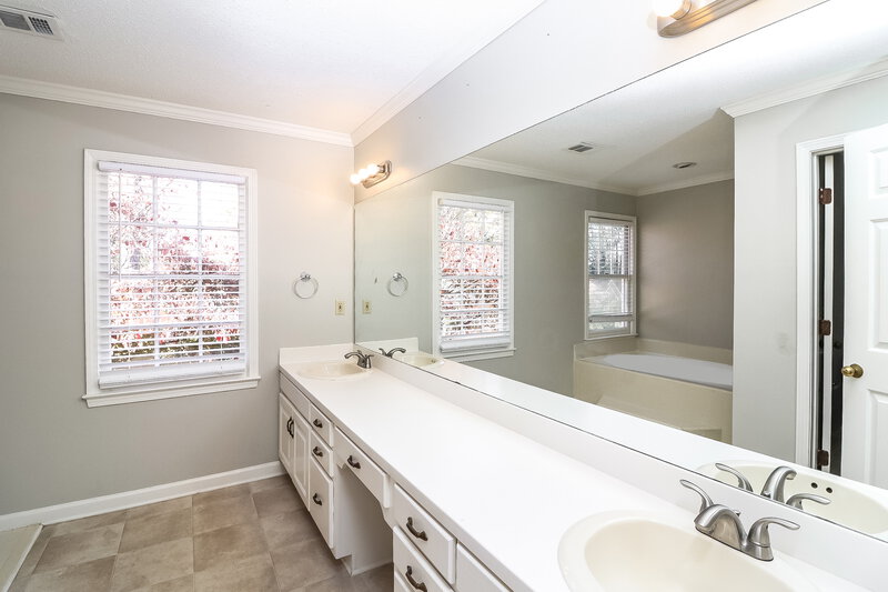 2,730/Mo, 1 Overlook Dr Newnan, GA 30265 Main Bathroom View