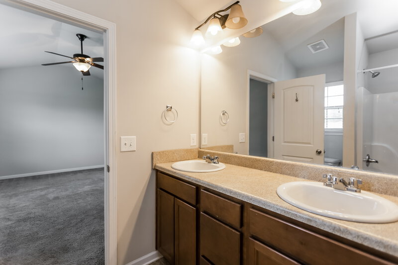 1,840/Mo, 37 Samuel Way NW Cartersville, GA 30121 Main Bathroom View 2