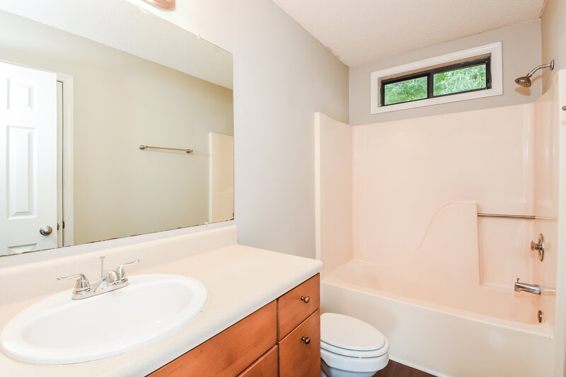 2,010/Mo, 4739 Gold Dust Trl Sugar Hill, GA 30518 Main Bathroom View