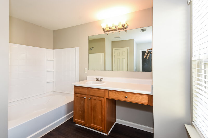1,660/Mo, 2740 Englewood Dr Cumming, GA 30040 Main Bathroom View