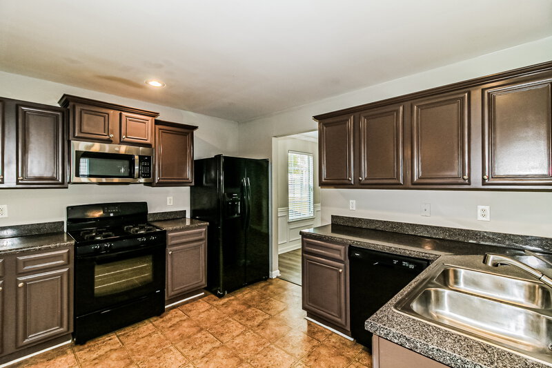 2,210/Mo, 120 Emporia Loop McDonough, GA 30253 Kitchen View