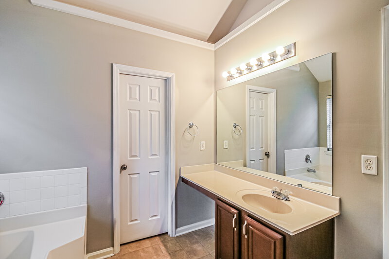 2,210/Mo, 120 Emporia Loop McDonough, GA 30253 Main Bathroom View