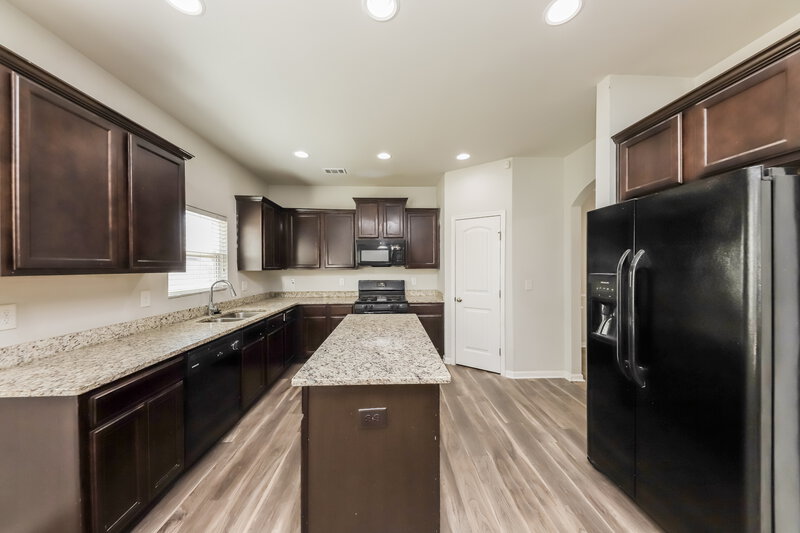 2,035/Mo, 69 Calm Waters Ave Hiram, GA 30141 Kitchen View