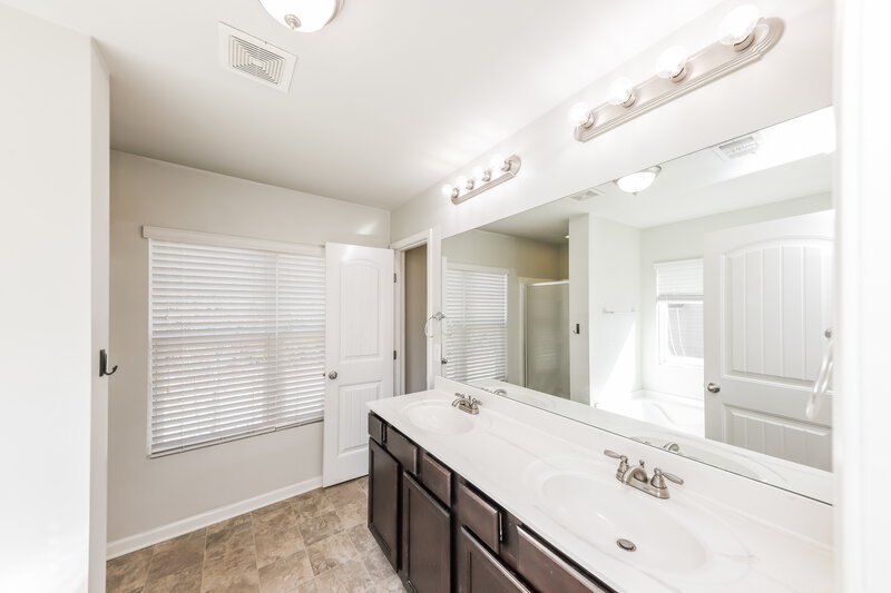 2,035/Mo, 69 Calm Waters Ave Hiram, GA 30141 Main Bathroom View