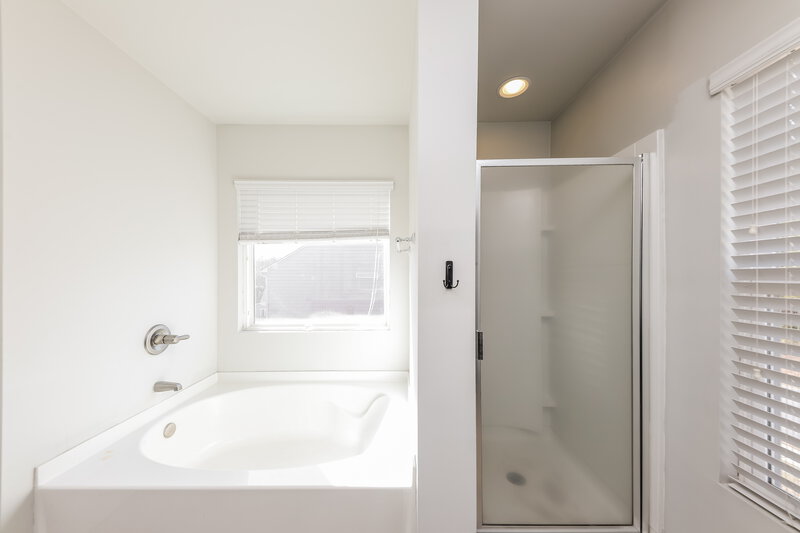 2,035/Mo, 69 Calm Waters Ave Hiram, GA 30141 Main Bathroom View 2