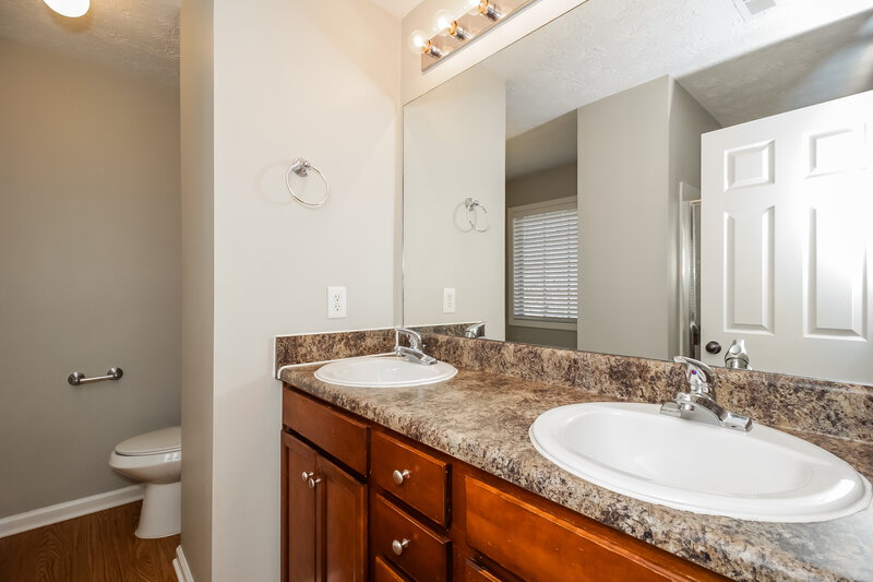 1,960/Mo, 97 Summer Creek Dr Dallas, GA 30157 Main Bathroom View