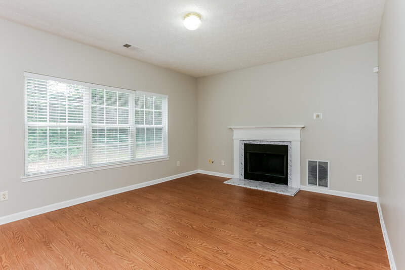 2,550/Mo, 7470 Royale Ct Riverdale, GA 30296 Living Room View