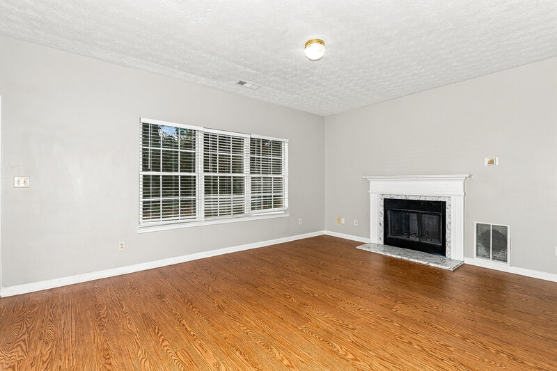 1,900/Mo, 7470 Royale Ct Riverdale, GA 30296 Living Room View