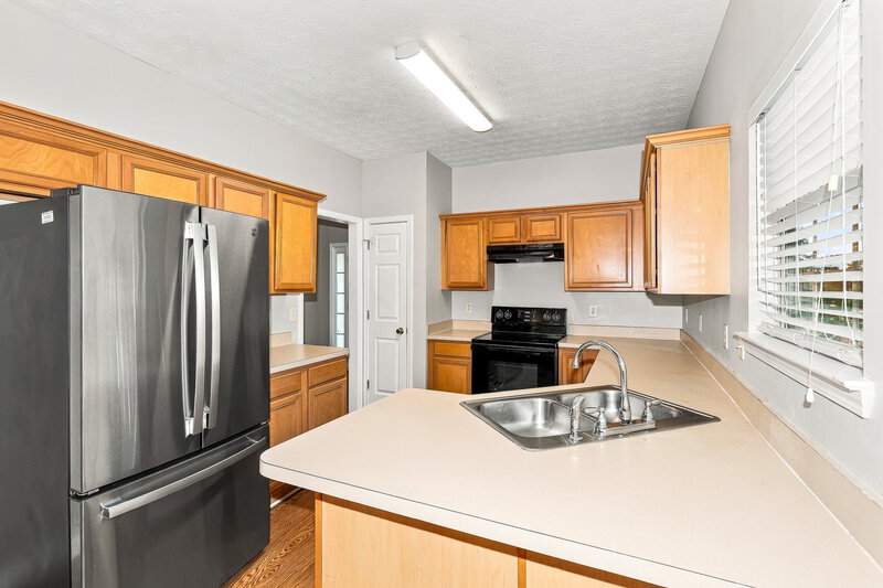 1,900/Mo, 7470 Royale Ct Riverdale, GA 30296 Kitchen View