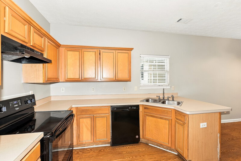 1,900/Mo, 7470 Royale Ct Riverdale, GA 30296 Kitchen View 2